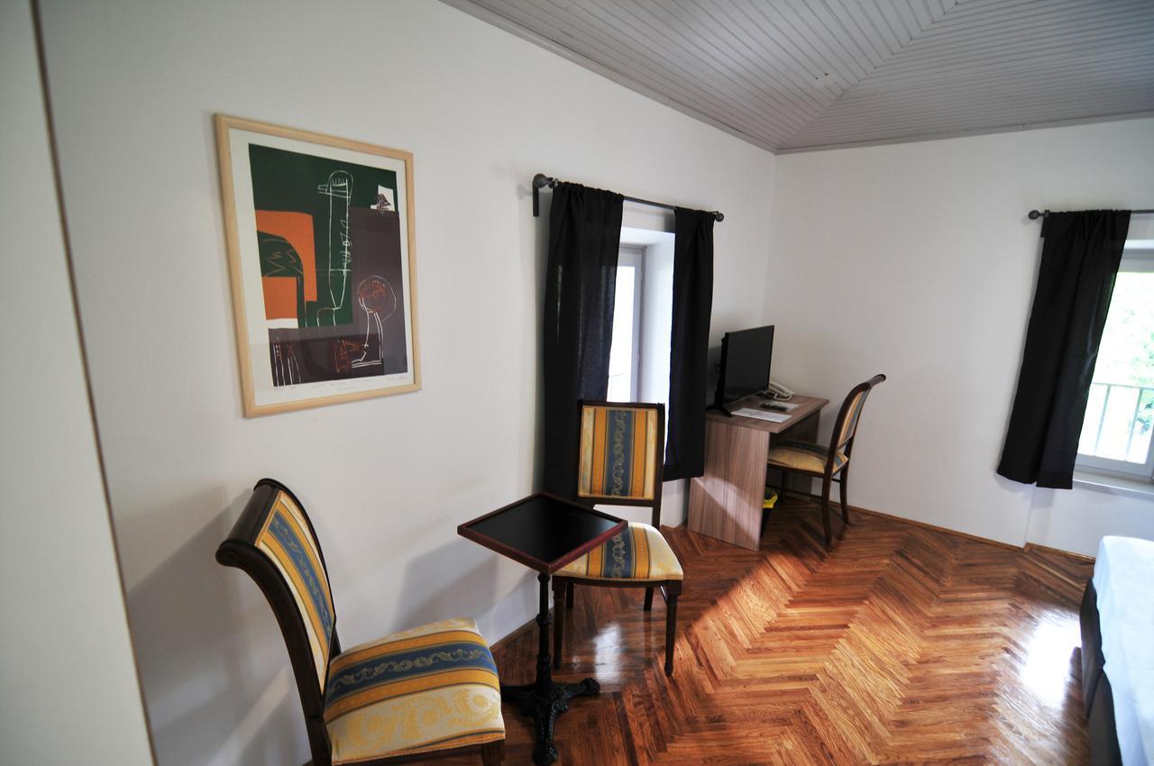 Hotel Villa Laurel Lovran Exteriör bild